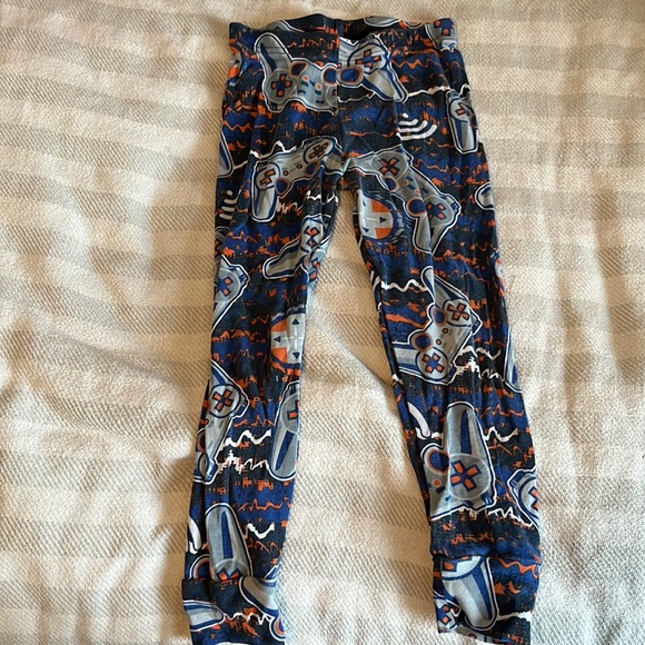 size 5 glow in the dark Video game pajama set - Picture 4 of 4